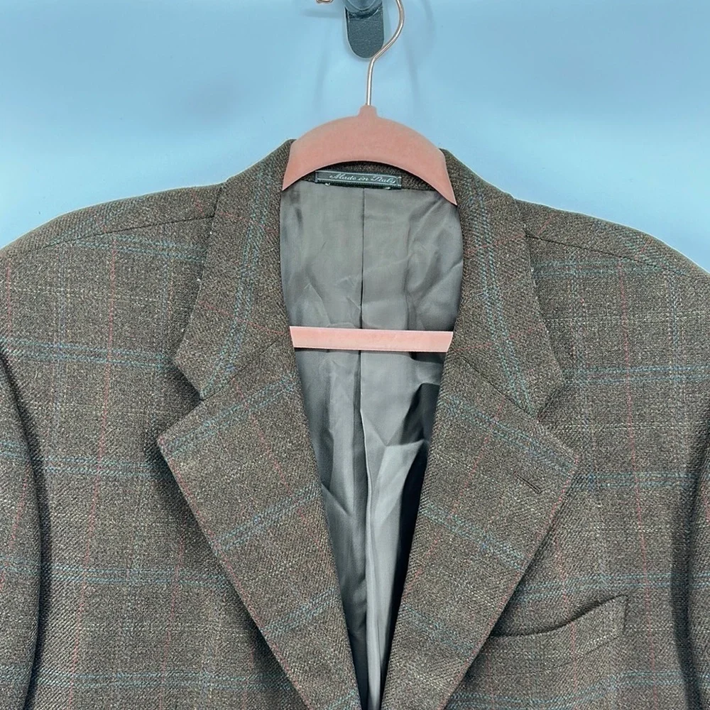 Corneliani Brown Sport Coat with Notched Lapel and Structured Shoulders Size 48L